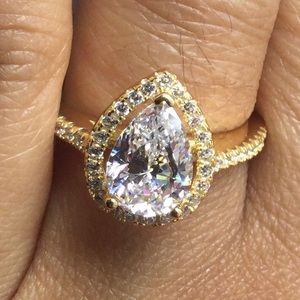 2 CT Pear Shape Diamond Ring